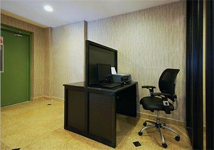 Quality Inn Jamaica Airtrain Ню Йорк Екстериор снимка